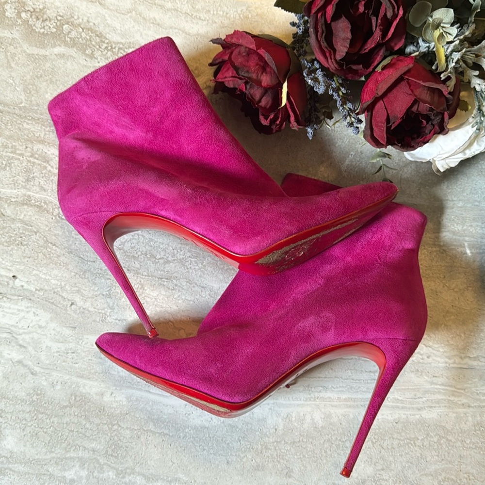 Authentic Louboutin So Kate Pink Suede Booty